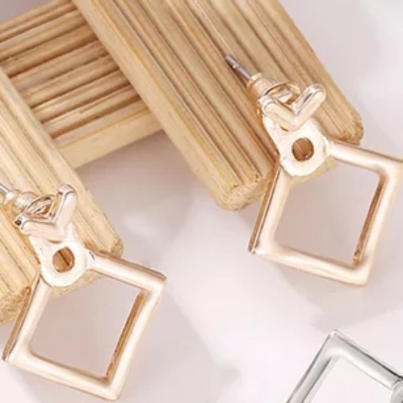 Cute Earrings 🍇🍇🍇🍇 - Picture 4 of 7